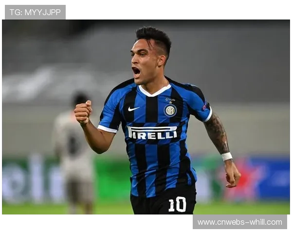 劳塔罗进球后指向天空，纪念已故亲人